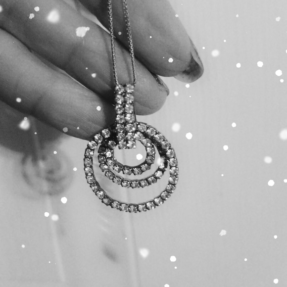 3 Rings Necklace - Picture 4 of 4